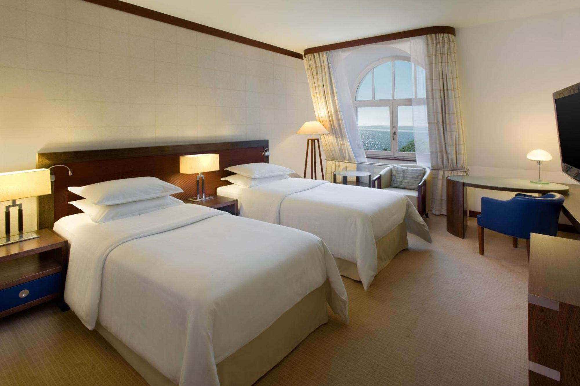 โรงแรมเชอราตัน โซปอต โซพอต ภายนอก รูปภาพ A room at the hotel