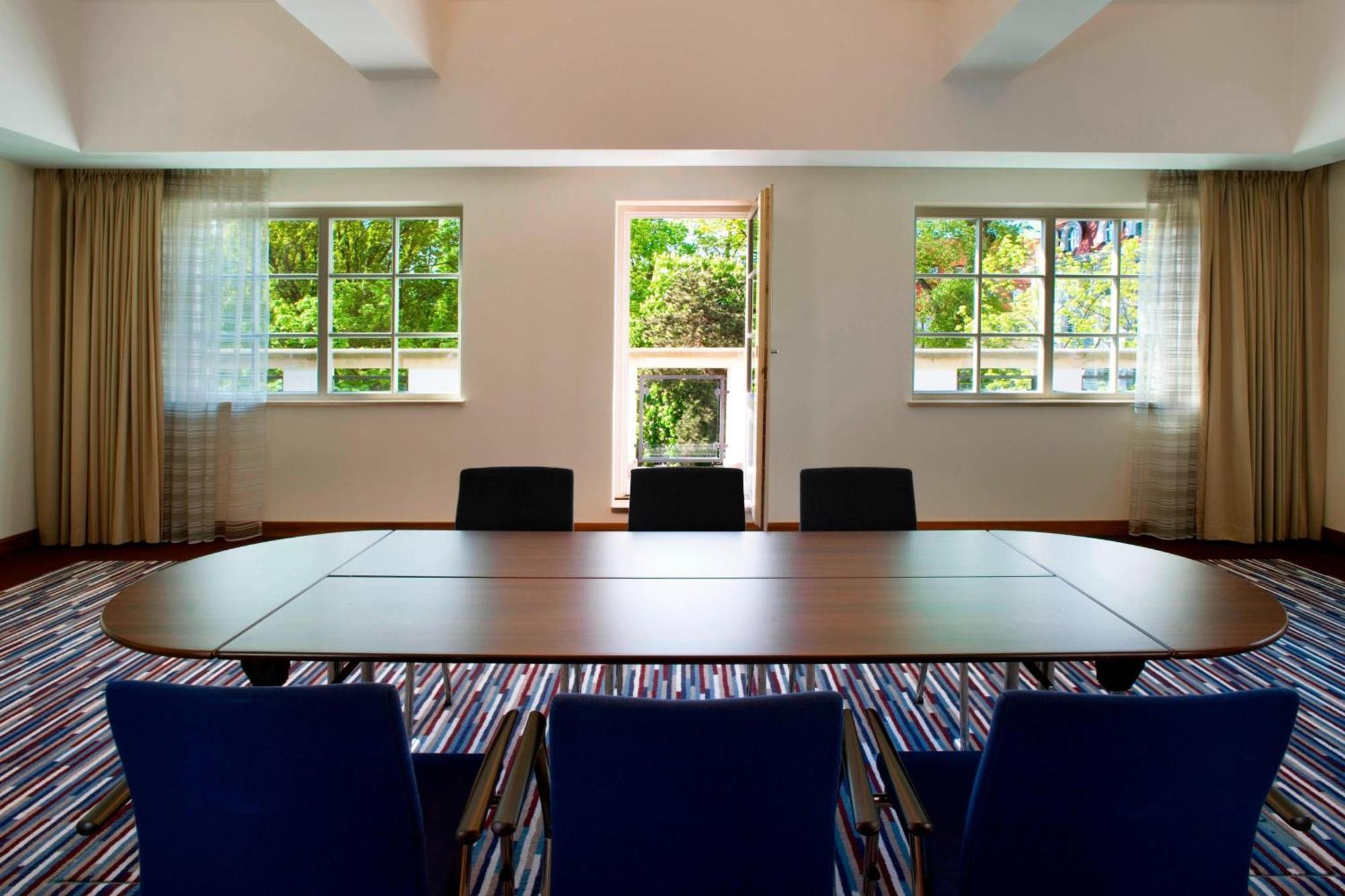 โรงแรมเชอราตัน โซปอต โซพอต ภายนอก รูปภาพ The boardroom at the Royal Society